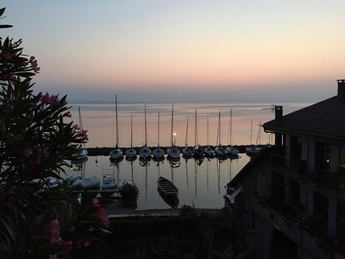 A Room With A View - Maisonnette Dans Bourg Medieval Au Bord Du Lac Leman إيفوار المظهر الخارجي الصورة